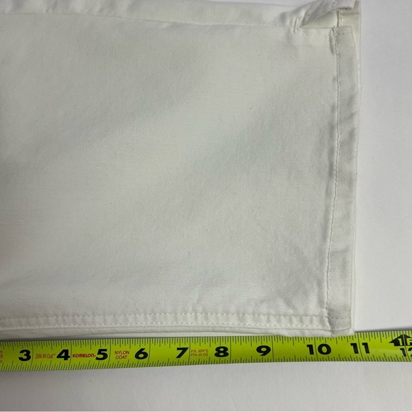 Liz Claiborne Women’s Sara Shorts Sz 6 White Pockets 2” Elastic Waistband - Picture 11 of 11